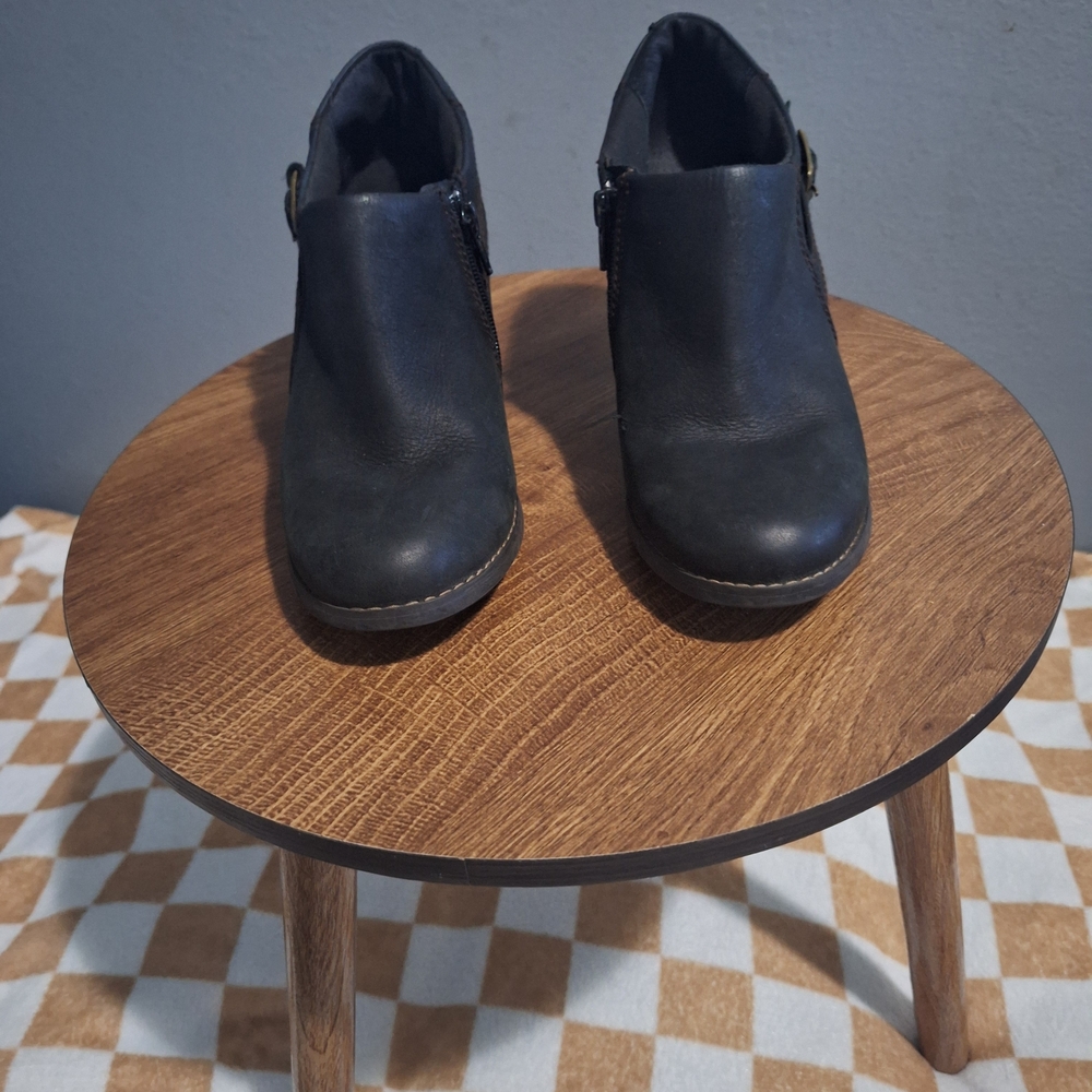 Clarks Women's Elegant Ankle Black Boots